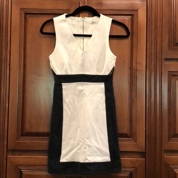 Black and white dress w mesh cutout - Picture 1 of 2